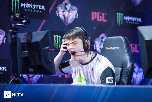 如斗牛犬般 如斗牛犬般